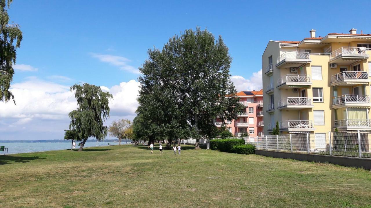 Siofoki Vizparti Nyaralo - Lakeside Apartment Ngoại thất bức ảnh